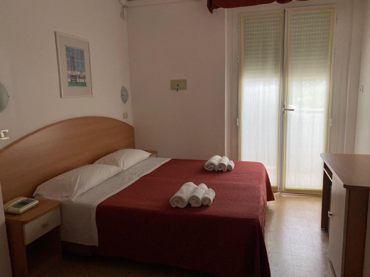 Hotel Chery Milano Marittima Exterior foto