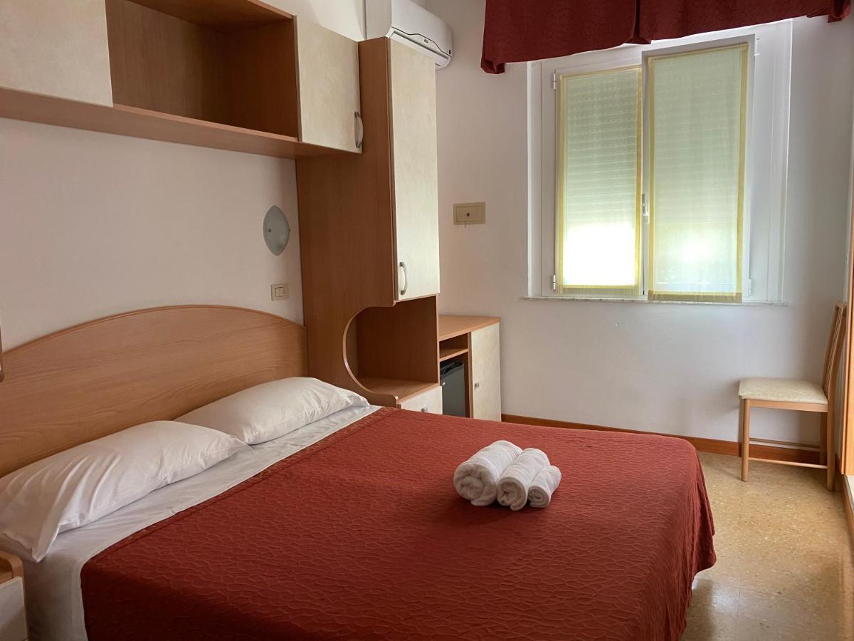 Hotel Chery Milano Marittima Exterior foto
