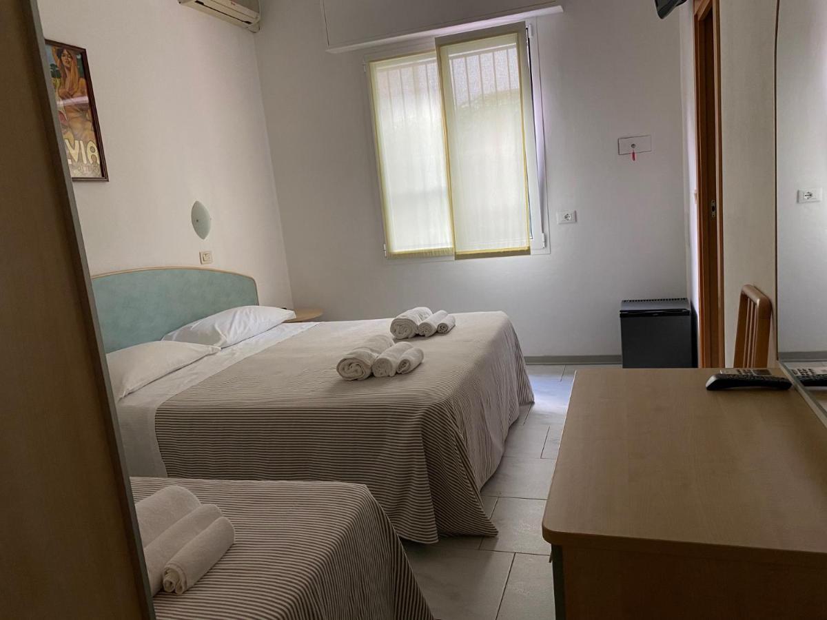Hotel Chery Milano Marittima Exterior foto