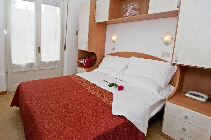 Hotel Chery Milano Marittima Exterior foto