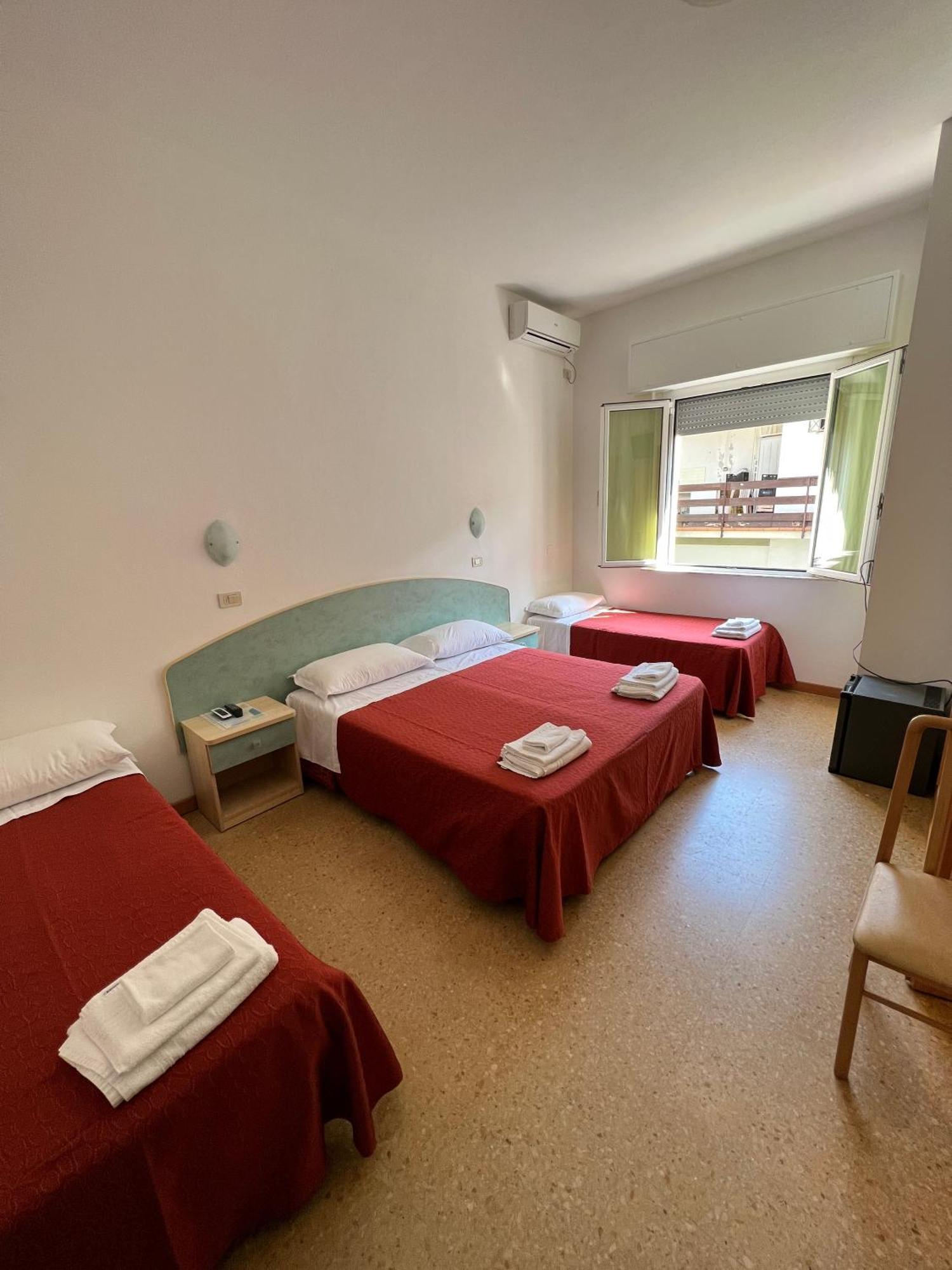 Hotel Chery Milano Marittima Exterior foto