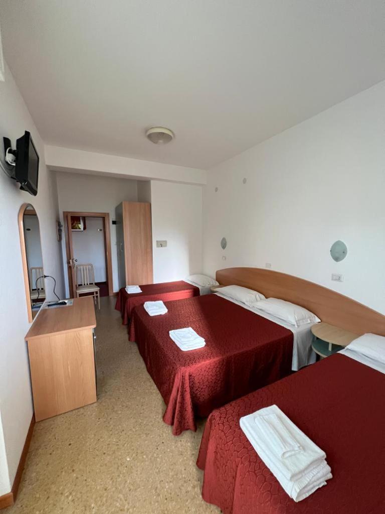 Hotel Chery Milano Marittima Exterior foto